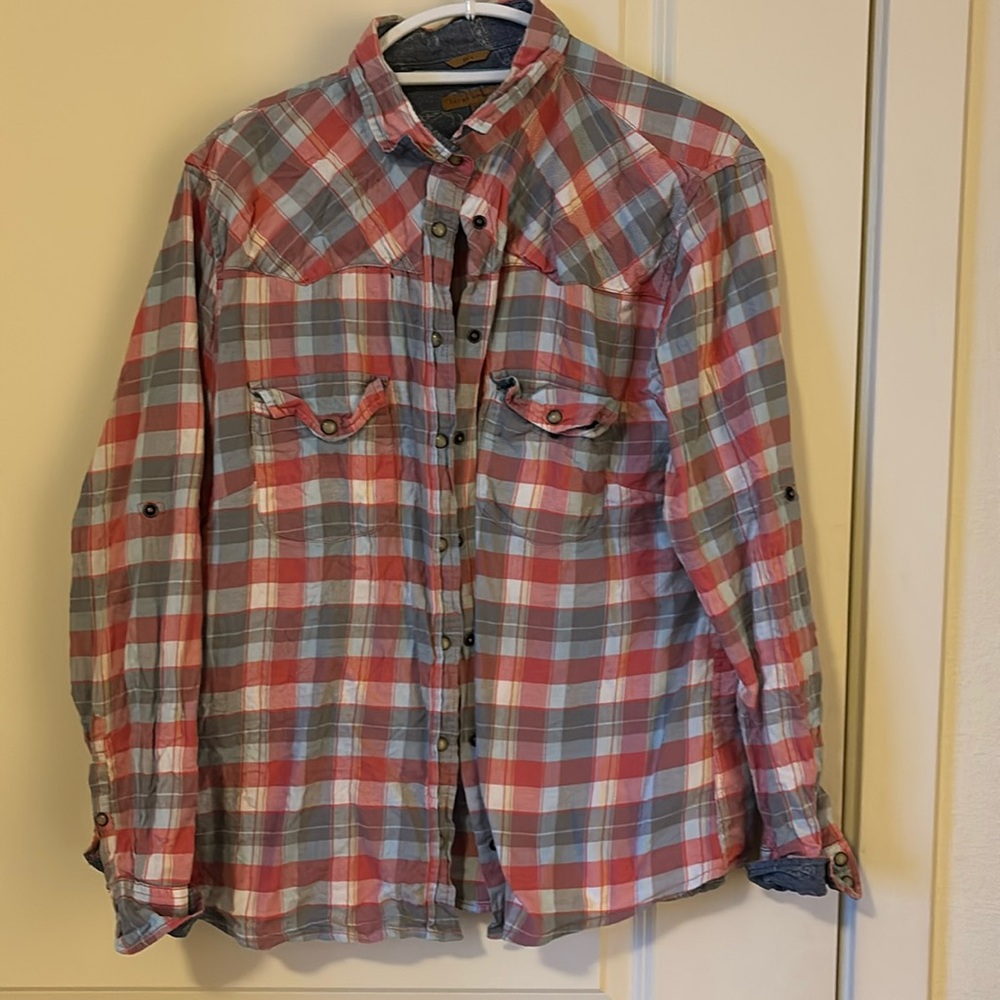 Women’s plaid button down